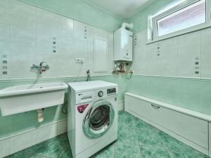 Prodej rodinného domu, Vlčice, 180 m2