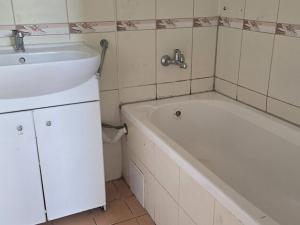 Prodej bytu 4+1, Ústí nad Labem - Mojžíř, Jindřicha Plachty, 99 m2