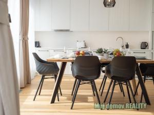 Pronájem bytu 3+kk, Praha - Holešovice, Komunardů, 106 m2