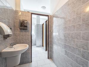 Pronájem obchodního prostoru, Nymburk, Dopravní, 200 m2