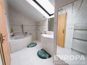 Prodej rodinného domu, Nižbor - Stradonice, Stradonice, 260 m2