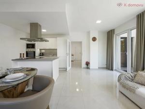 Prodej bytu 3+kk, Praha - Zbraslav, Na Baních, 78 m2