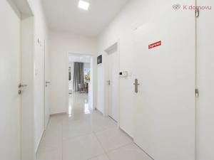 Prodej bytu 3+kk, Praha - Zbraslav, Na Baních, 78 m2