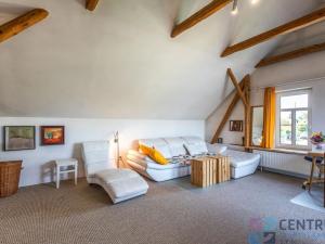 Prodej rodinného domu, Loukovec, 215 m2