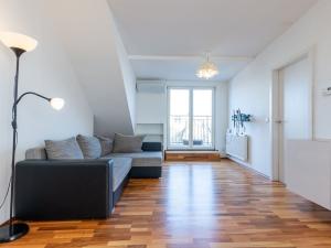 Pronájem bytu 2+kk, Praha - Holešovice, U parního mlýna, 81 m2