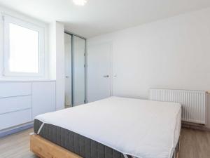 Pronájem bytu 2+kk, Praha - Holešovice, U parního mlýna, 81 m2