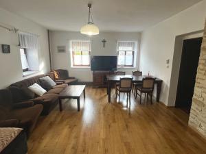 Prodej rodinného domu, Chotiněves, 300 m2