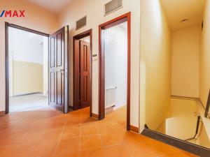 Pronájem obchodního prostoru, Praha - Staré Město, Staroměstské náměstí, 350 m2