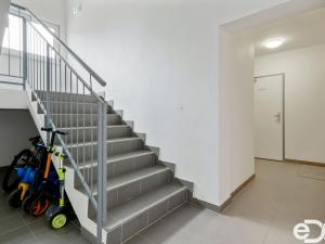 Prodej bytu 3+kk, Nehvizdy, Pražská, 65 m2