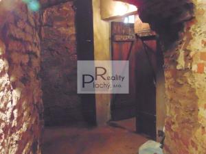Prodej obchodního prostoru, Znojmo - Oblekovice, 1530 m2