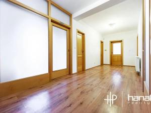 Pronájem rodinného domu, Strančice, 259 m2