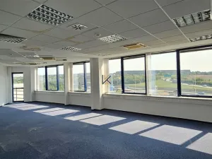 Pronájem kanceláře, Nupaky, okres praha-východ, 555 m2