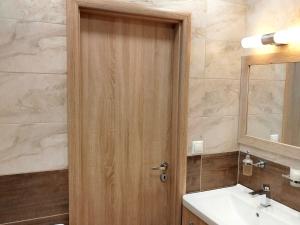 Pronájem bytu 2+kk, Karlovy Vary - Stará Role, Karlovarská, 36 m2