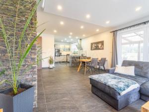 Prodej rodinného domu, Rožmitál pod Třemšínem - Zalány, 180 m2