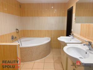 Prodej bytu 3+1, Chomutov, Vítězslava Nezvala, 71 m2