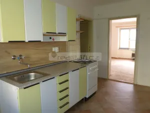 Prodej bytu 2+1, Plzeň - Doubravka, Železničářská, 63 m2