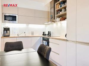 Pronájem bytu 2+kk, Praha - Horní Měcholupy, Mantovská, 52 m2