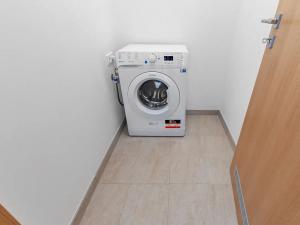 Pronájem bytu 2+kk, Praha - Karlín, U Mlýnského kanálu, 50 m2