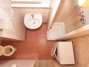 Pronájem bytu 1+kk, Praha - Troja, Hnězdenská, 25 m2