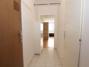 Pronájem bytu 1+kk, Praha - Troja, Hnězdenská, 25 m2