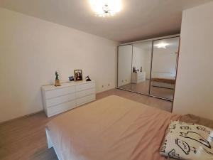 Pronájem bytu 3+1, Zlín, Na Kopci, 100 m2