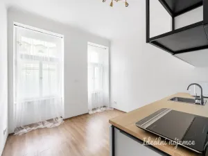 Pronájem bytu 1+kk, Praha - Vršovice, Černomořská, 18 m2