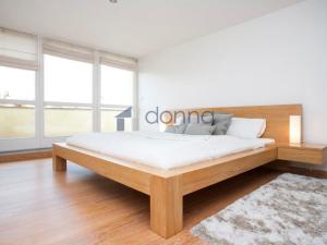 Pronájem bytu 2+kk, Praha, Na výšinách, 76 m2