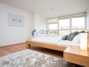 Pronájem bytu 2+kk, Praha, Na výšinách, 76 m2