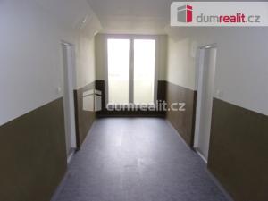 Pronájem bytu 2+1, Karlovy Vary, Charkovská, 48 m2