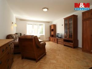 Prodej bytu 2+1, Karlovy Vary - Drahovice, nám. V. Řezáče, 58 m2
