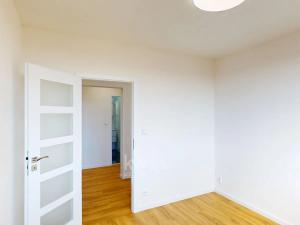 Pronájem bytu 3+kk, Praha - Kobylisy, Famfulíkova, 65 m2