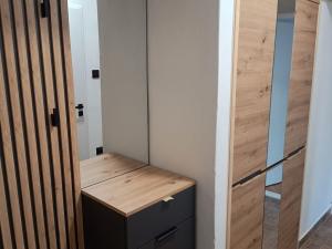 Pronájem bytu 2+1, Praha - Dejvice, Kafkova, 53 m2