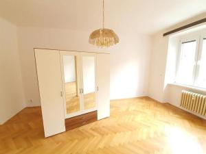 Pronájem bytu 2+kk, Praha - Nusle, náměstí Hrdinů, 52 m2