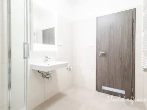 Pronájem bytu 1+kk, Praha - Kbely, Sedlářova, 34 m2