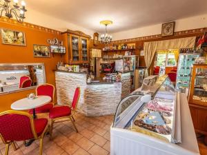 Pronájem restaurace, Lázně Bělohrad, Lázeňská, 102 m2