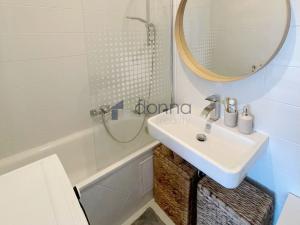 Pronájem bytu 2+kk, Praha, U jízdárny, 52 m2