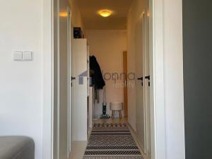 Pronájem bytu 2+kk, Praha, U jízdárny, 52 m2
