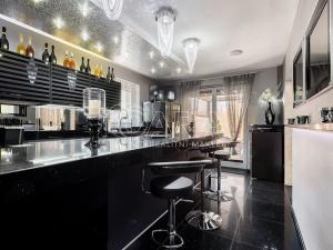 Prodej obchodního prostoru, Zeleneč, Jitrocelová, 150 m2