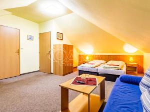 Prodej ubytování, Jirny, Hlavní, 518 m2