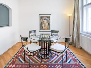 Pronájem bytu 3+1, Praha - Nové Město, Odborů, 102 m2