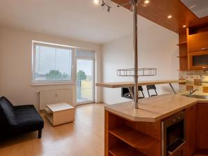 Prodej bytu 2+kk, Praha - Vinoř, Českodubská, 43 m2