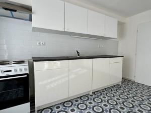 Pronájem bytu 1+kk, Studená, nám. Sv. J. Nepomuckého, 28 m2