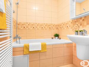 Prodej bytu 3+kk, Chýně, Uherova, 70 m2