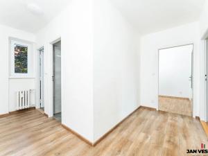 Pronájem bytu 2+1, Praha - Čakovice, Svratecká, 55 m2