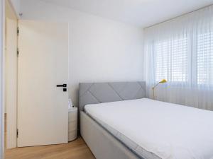 Pronájem vily, Praha - Horní Měcholupy, U Golfu, 188 m2