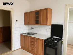 Prodej bytu 3+1, Karlovy Vary, Vrázova, 80 m2