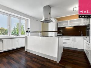 Prodej atypického bytu, Ostrov, Hlavní třída, 141 m2