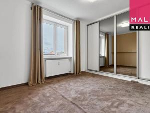 Prodej atypického bytu, Ostrov, Hlavní třída, 141 m2
