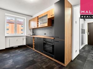 Prodej atypického bytu, Ostrov, Hlavní třída, 141 m2