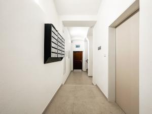 Pronájem obchodního prostoru, Praha - Žižkov, Jeronýmova, 18 m2